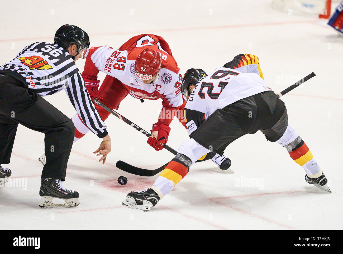 Ice hockey referee hi-res stock photography and images - Page 12