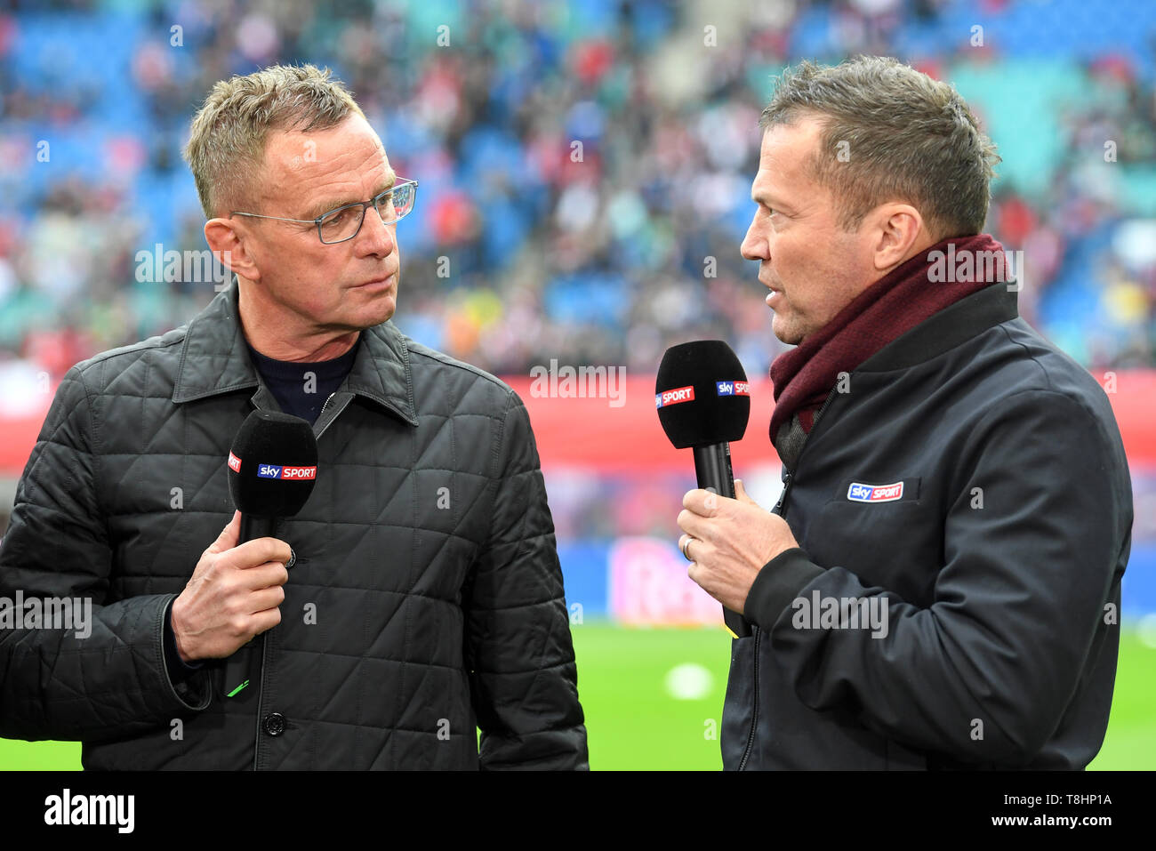 Leipzig, Germany. 11th May, 2019. Soccer: Bundesliga, 33rd matchday, RB  Leipzig - FC Bayern Munich in the Red Bull Arena Leipzig. Leipzig's coach  and sports director Ralf Rangnick (l) and Sky football