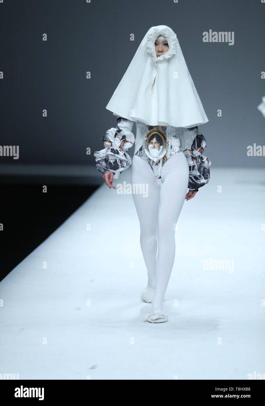 Beijing, Beijing, China. 14th May, 2019. Beijing, CHINA-Students of Donghua University release creations at China Graduate Fashion Week 2019 in Beijing, China. Credit: SIPA Asia/ZUMA Wire/Alamy Live News Stock Photo