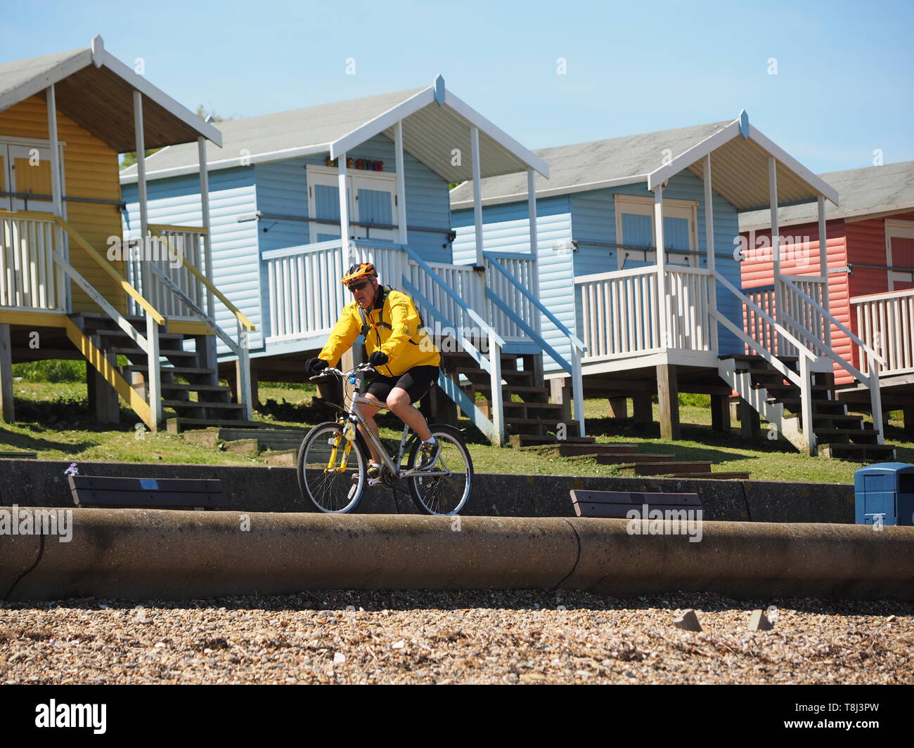 Minster on Sea, Kent, UK. 14th May, 2019. UK Weather: a sunny day in Minster on Sea, Kent. Credit: James Bell/Alamy Live News Stock Photo