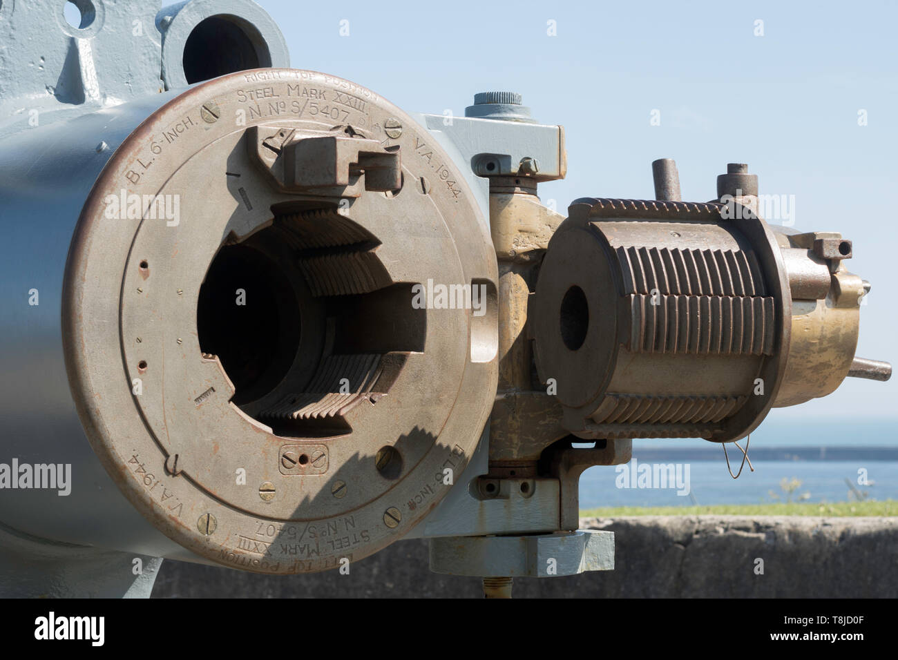 Breech loading hires stock photography and images Alamy