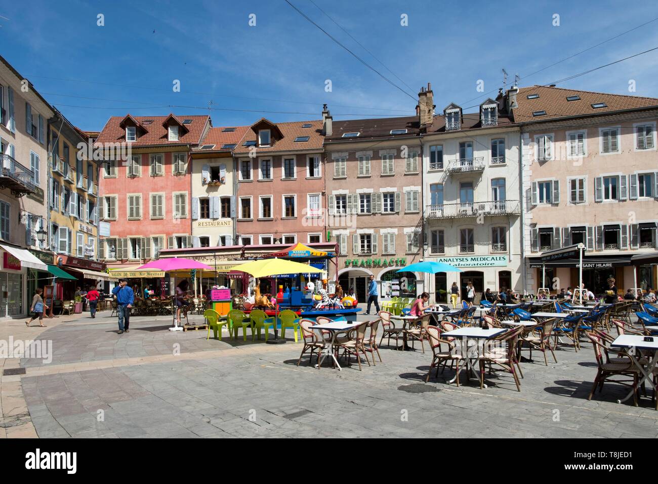 France, Hautes Alpes, Gap, terrace of bistros on the places Jean Marcellin  Stock Photo - Alamy