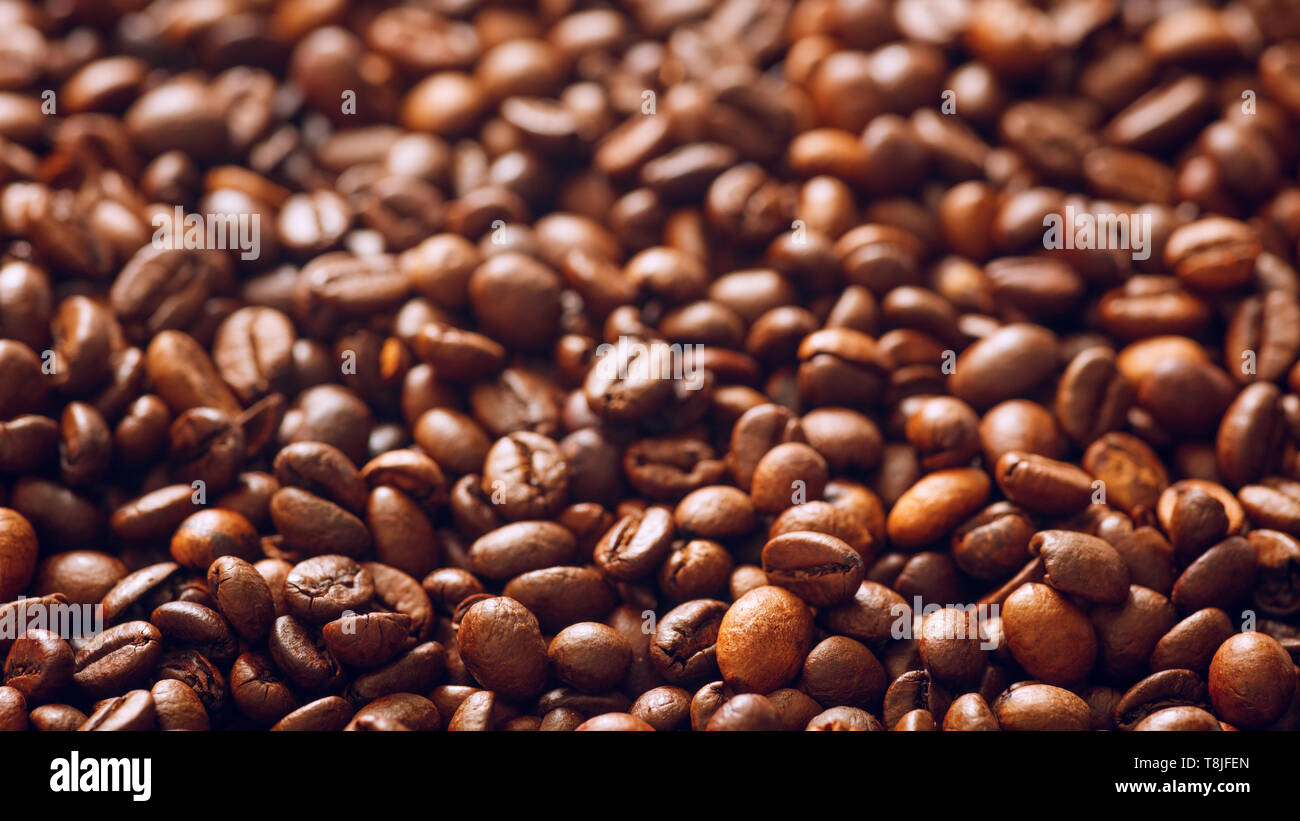 Roasted coffee beans texture background Stock Photo - Alamy