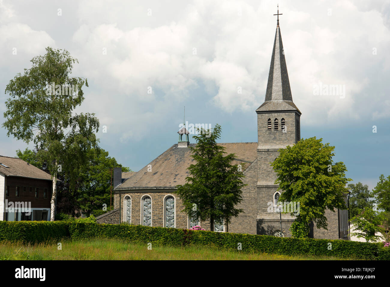 Deutschland, NRW, Städteregion Aachen, Eifel, Kirche von Monschau-Mützenich, Mützenich ist eine Exklave und komplett von Belgien umschlossen. Stock Photo
