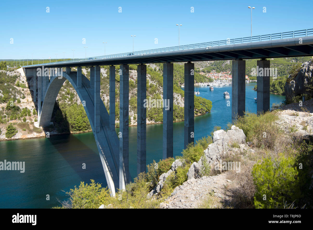 Kroatien, Dalmatien, Skradin bei Sibenik, Brücke der A1 über den Fluss Krka Stock Photo
