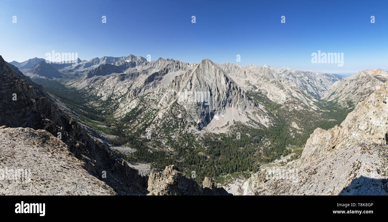 panorama from Kearsarge Pinnacles looking over Bubbs Creek and East Vidette Mountain in Kings Canyon National Park Stock Photo