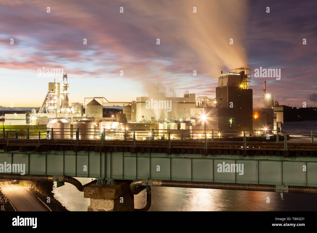 Pulp and paper canada hires stock photography and images Alamy