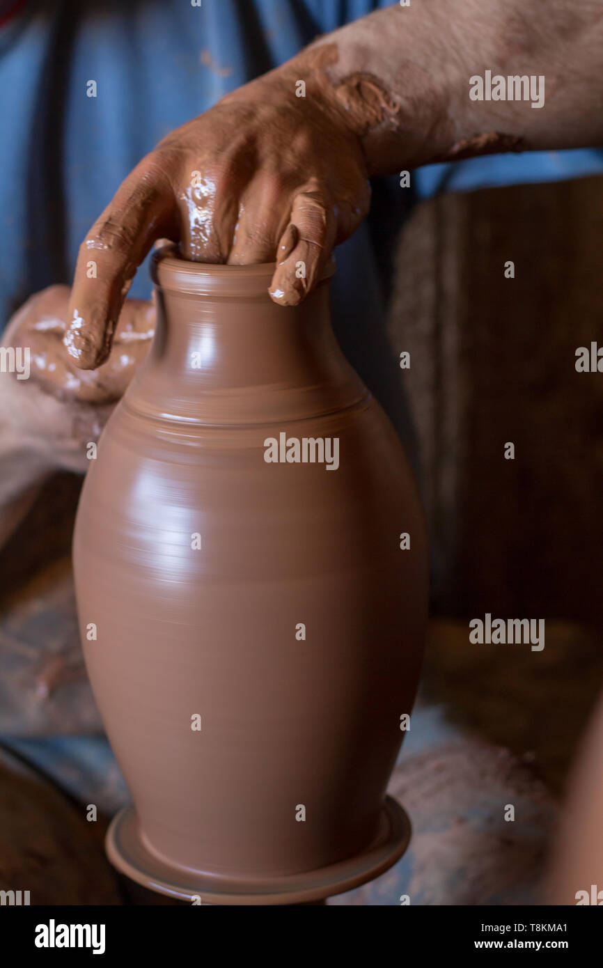 Clay pot maker hires stock photography and images Alamy