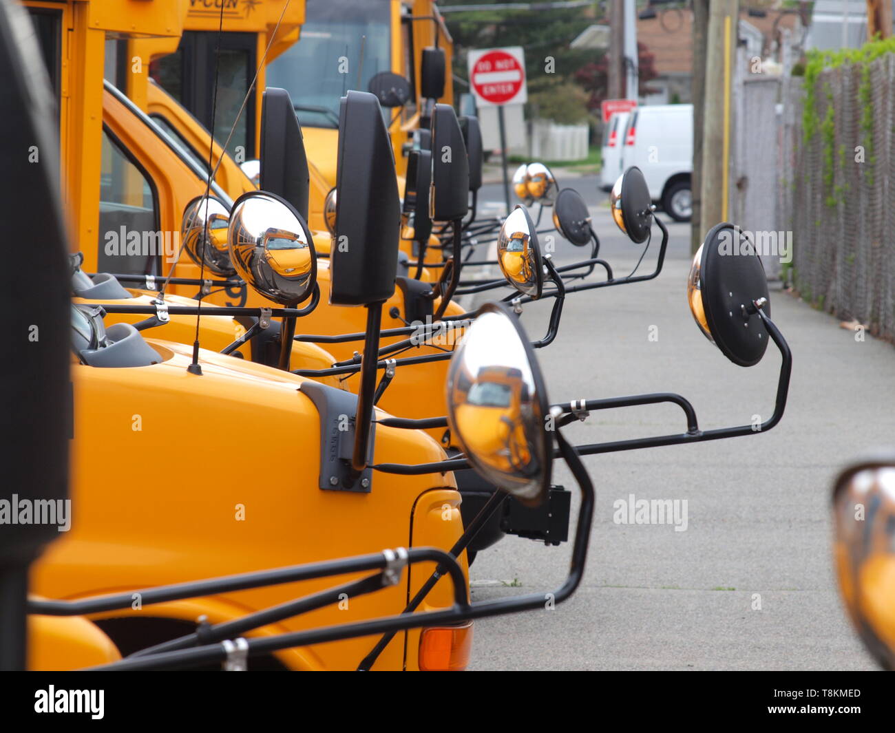 Extended mirrors on bus fronts hires stock photography and images Alamy