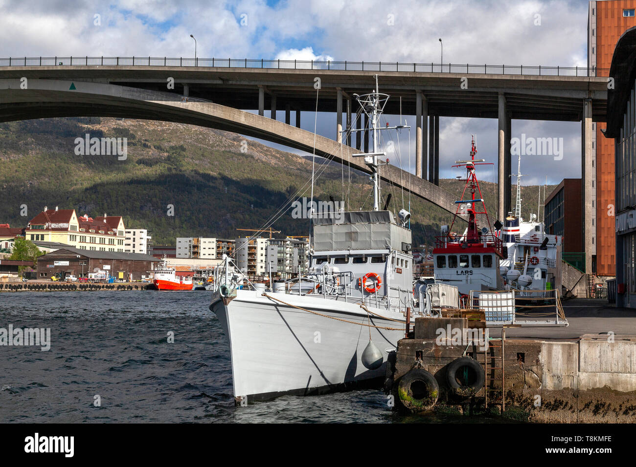 Vetera navy vessel, submarine chaser Hitra (built 1942) in Damsgaardssundet, in the port of Bergen, Norway.  Puddefjordsbroen bridge in background. Stock Photo