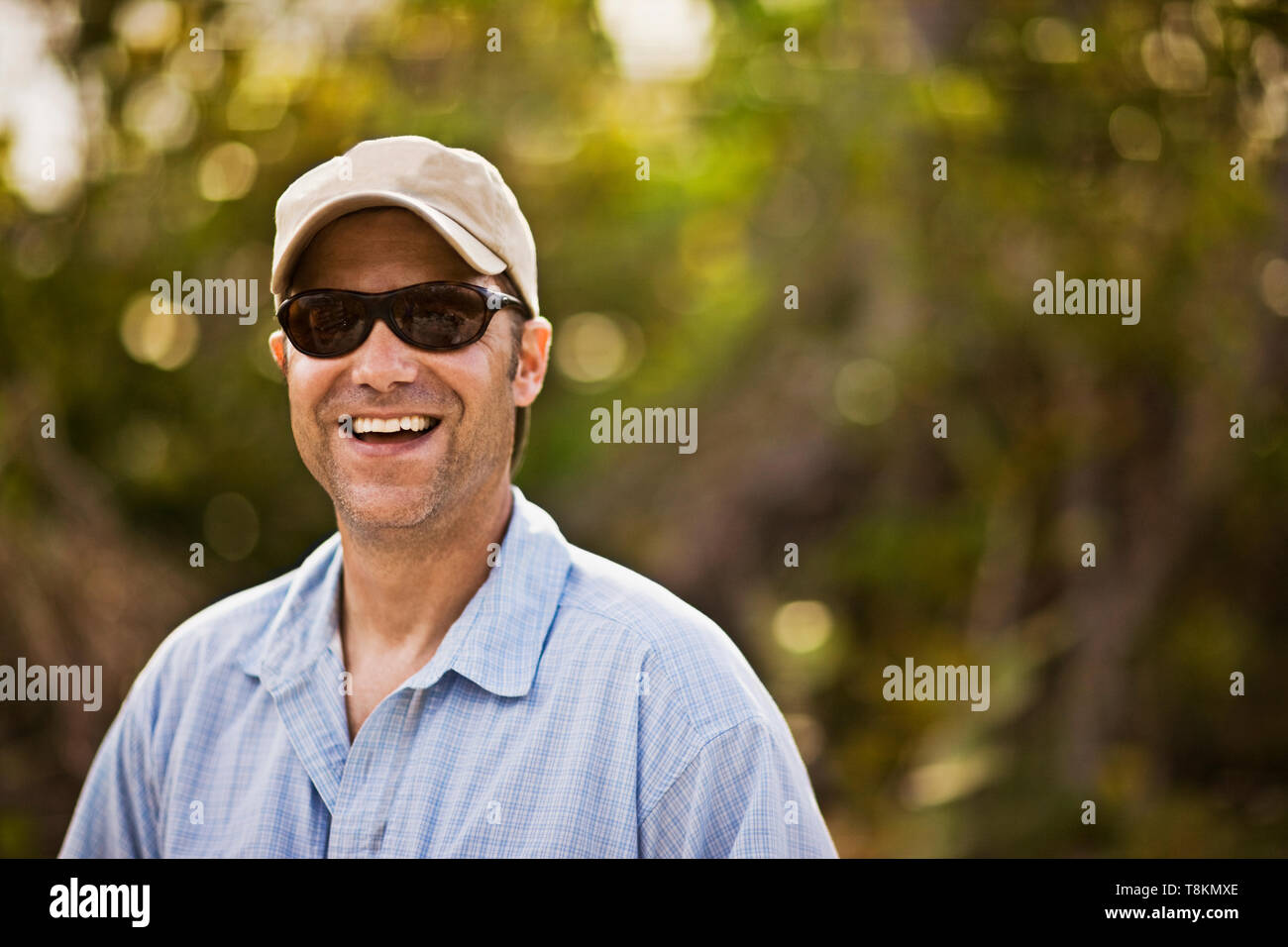 Portrait male wearing sunglasses hi-res stock photography and images ...
