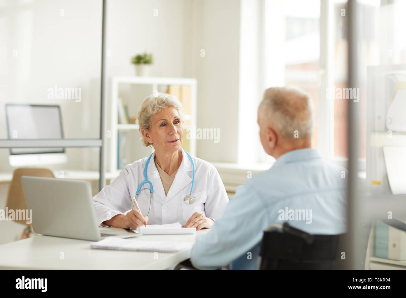 Female medic consulting old man hi-res stock photography and images - Alamy