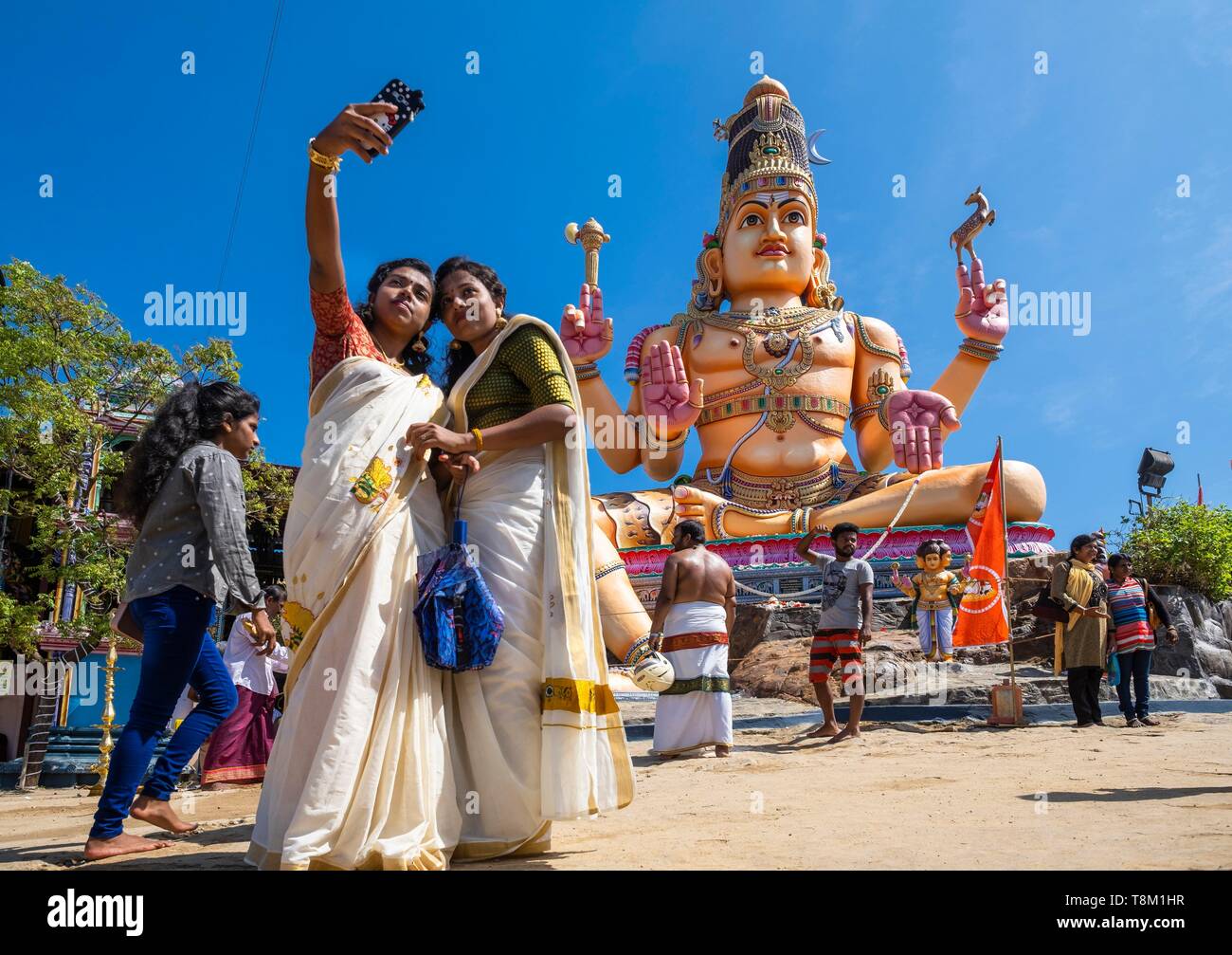 Sri Lanka, Eastern province, Trincomalee (or Trinquemalay), Koneswaram Hindu temple constructed atop Swami Rock promontory, selfie in front of Shiva statue Stock Photo