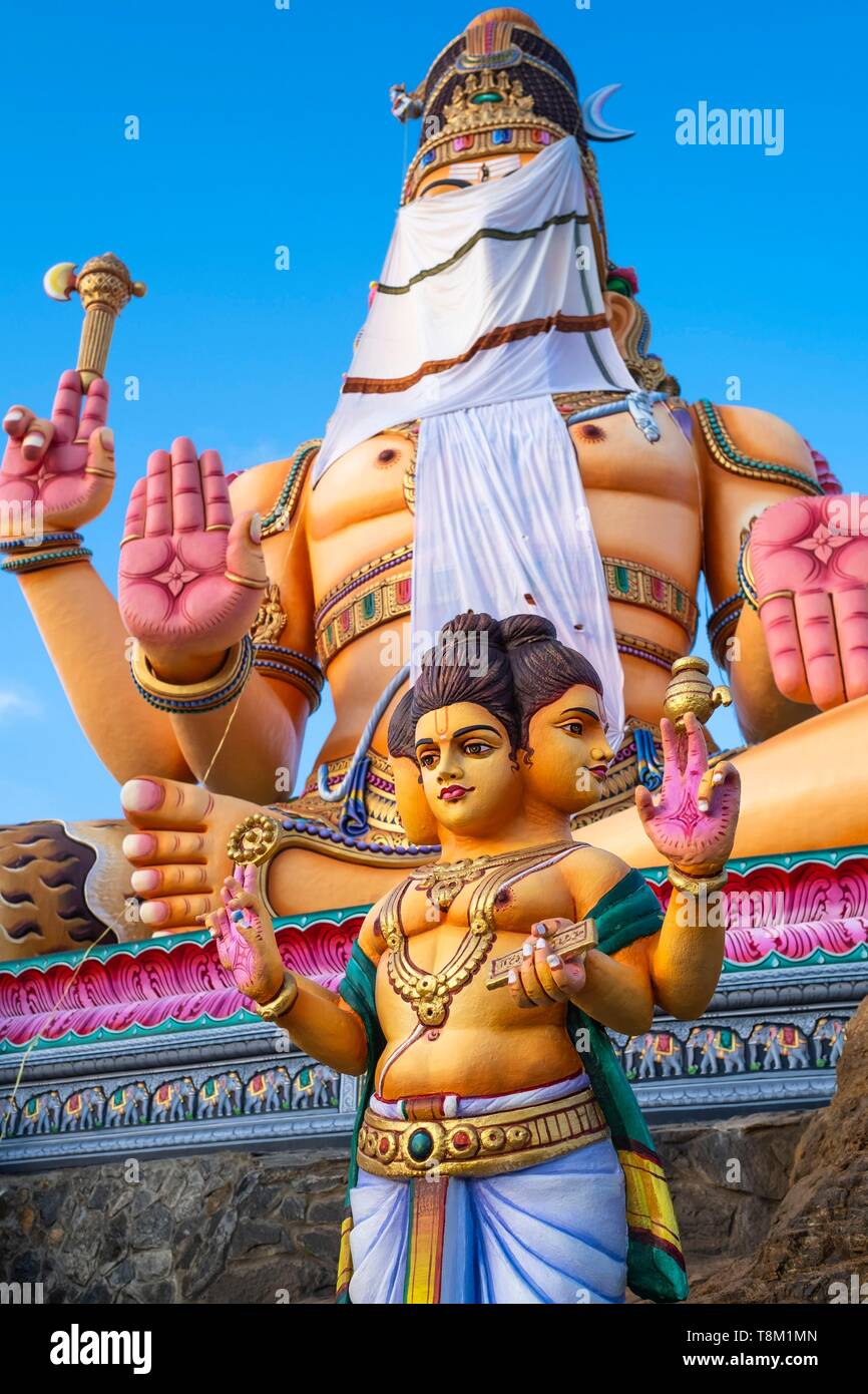 Sri Lanka, Eastern province, Trincomalee (or Trinquemalay), Koneswaram Hindu temple constructed atop Swami Rock promontory, Shiva statue Stock Photo