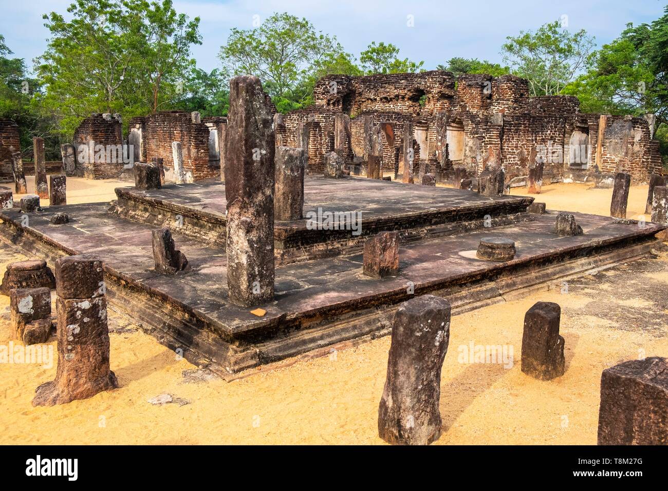 Sri Lanka, North Central Province, archeological site of Polonnaruwa, UNESCO World Heritage Site, Alahana Pirivena complex, Baddhasima Prasada was the monastery's convocation hall Stock Photo