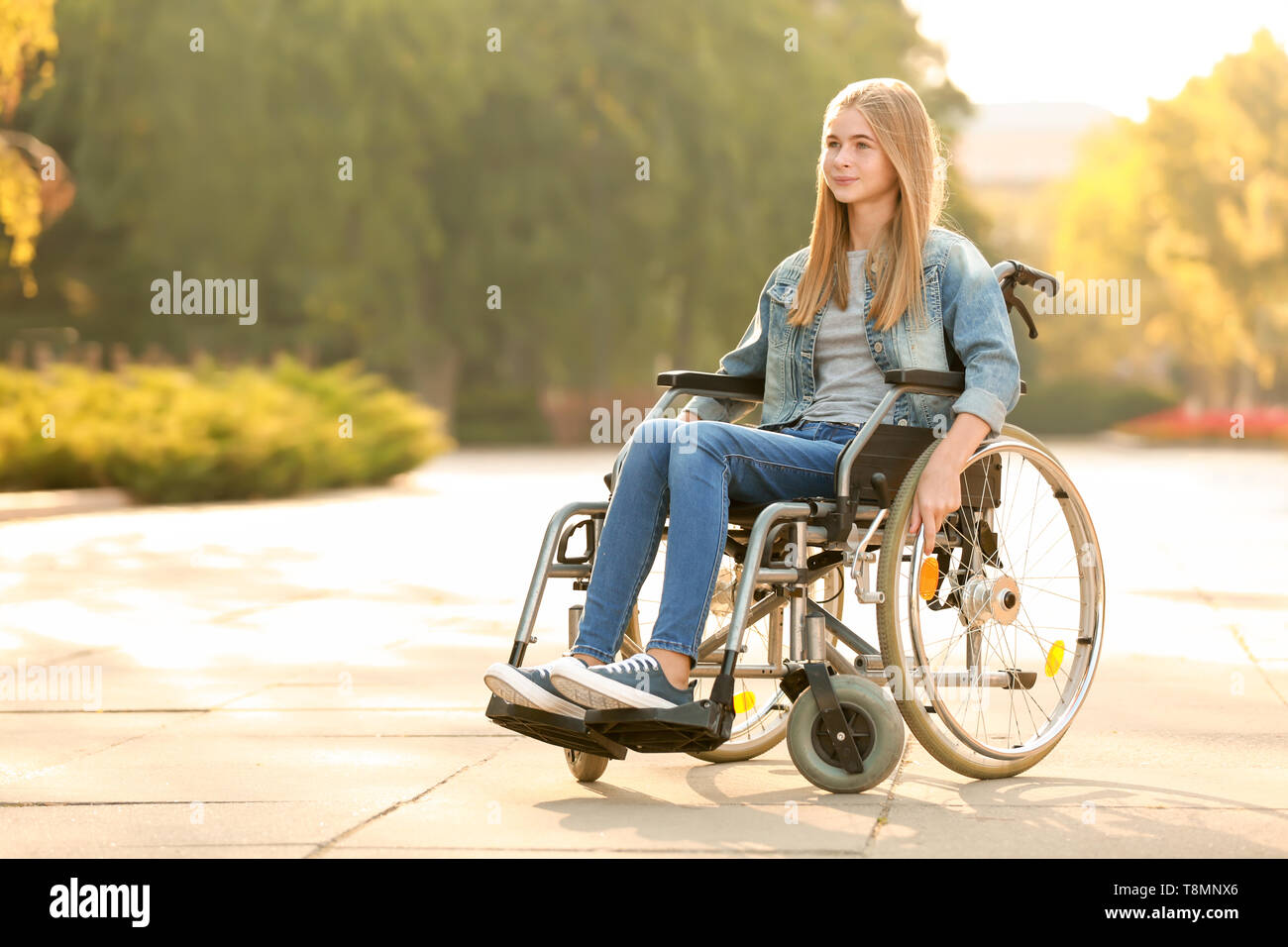 Teenage girl in wheelchair hi-res stock photography and images - Alamy