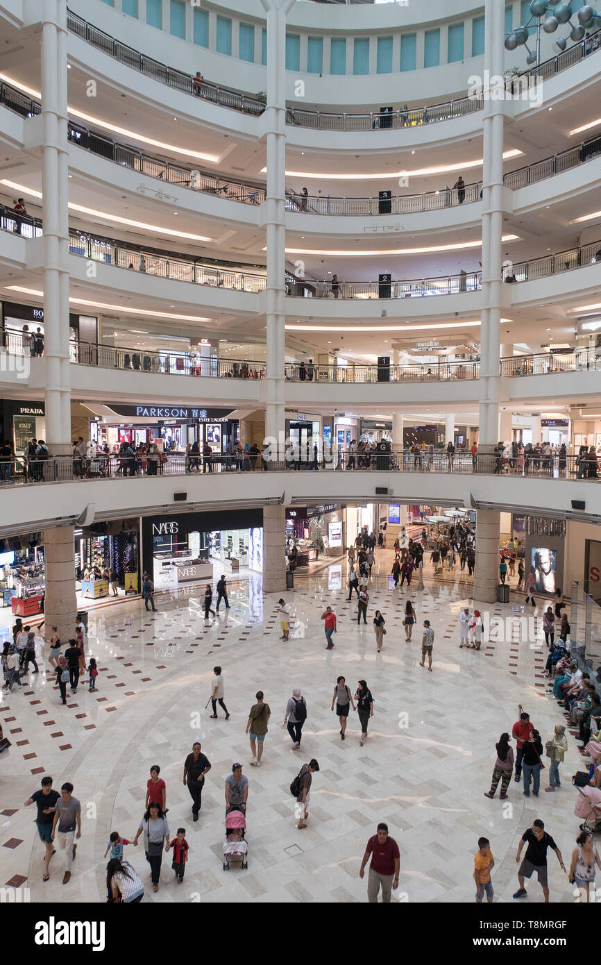 Kuala Lumpur, Malaysia - July 21, 2018: Shopping mall inside the petronas twin  towers in Kuala Lumpur calles Suria KLCC in a vertical image Stock Photo -  Alamy