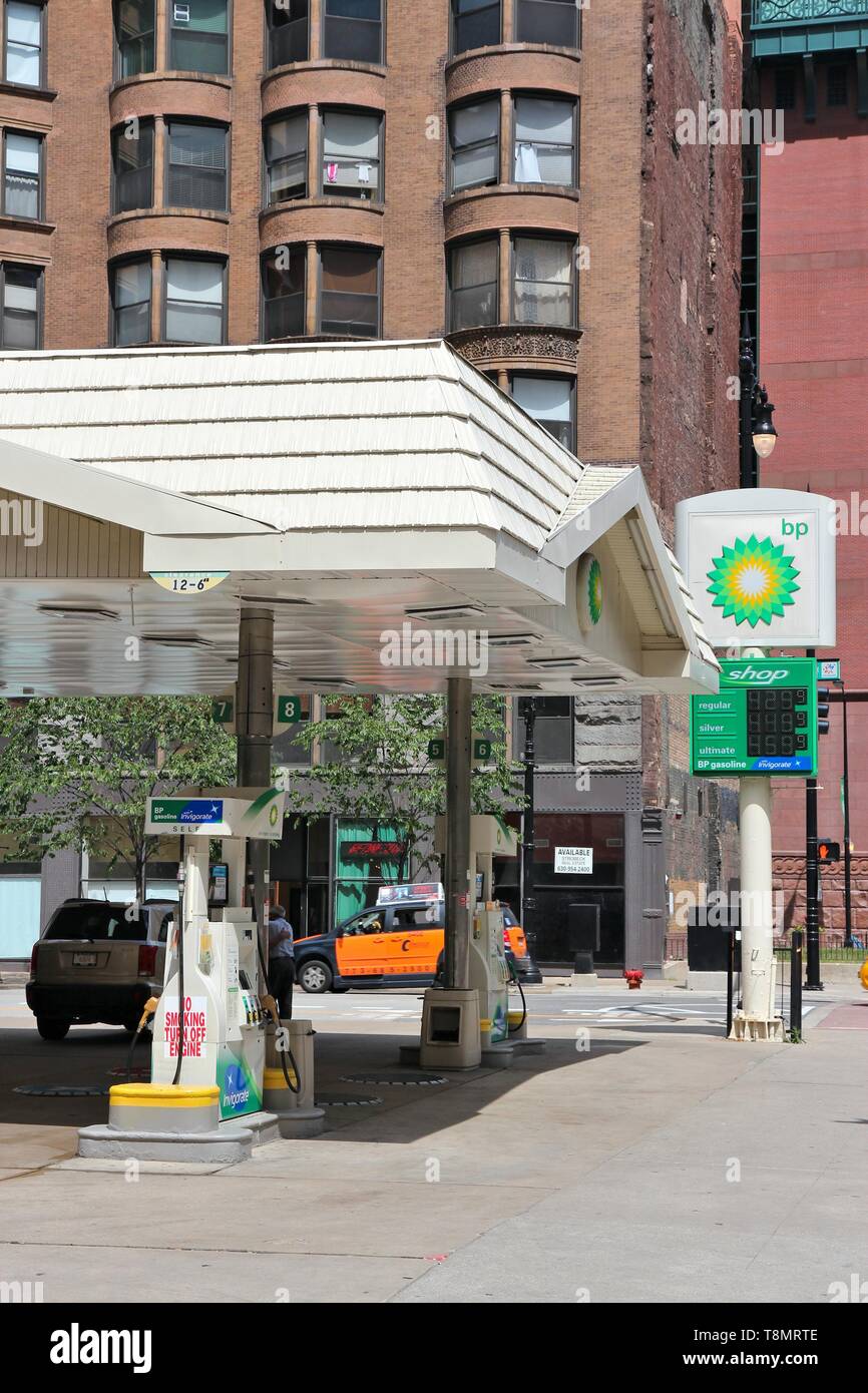 Modern bp petrol filling station hires stock photography and images Alamy