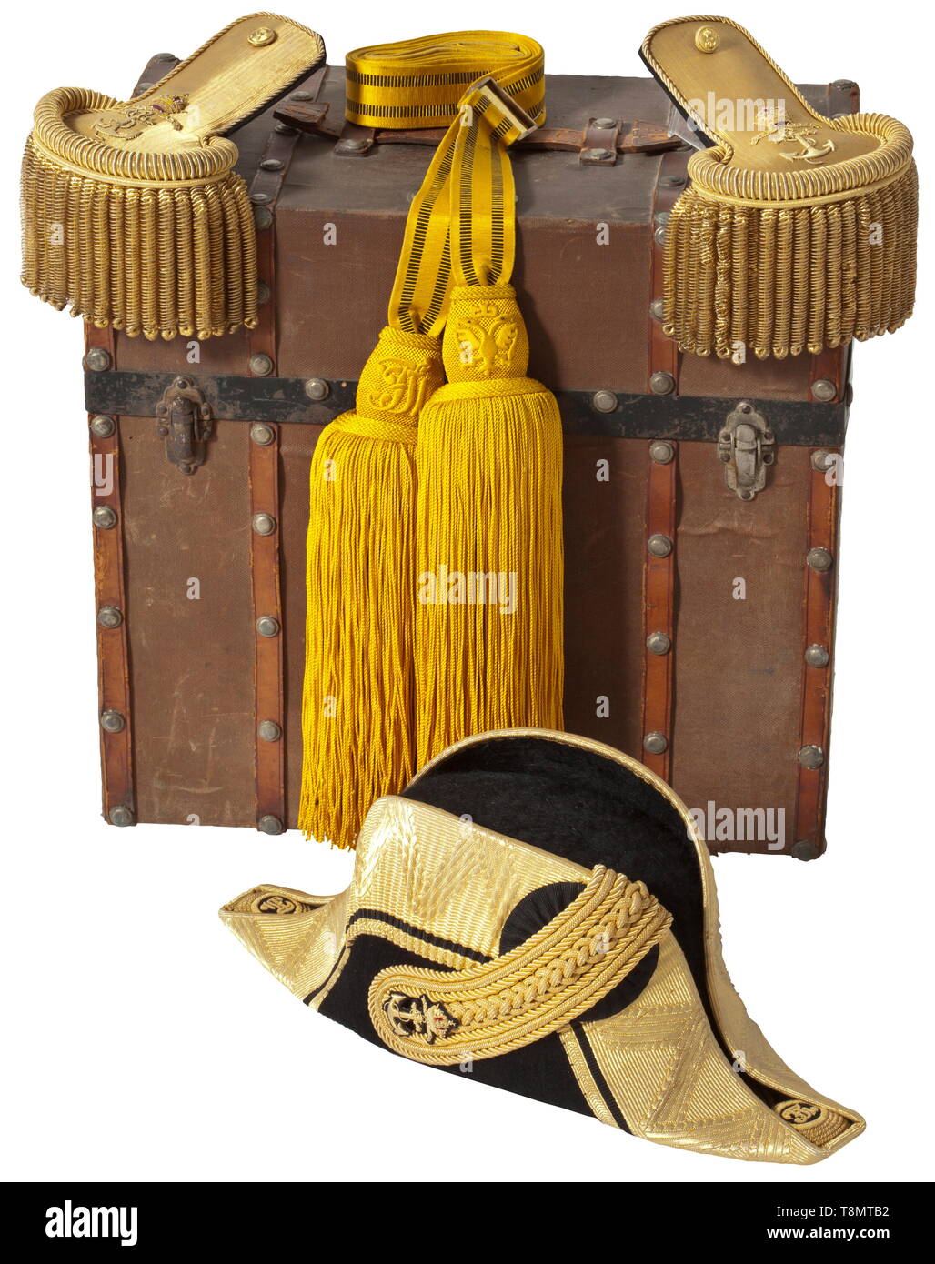 A bicorn and epaulettes of the Austro-Hungarian ship-of-the-line lieutenant Karl Novoszad in original case Bicorn of black silk mohair trimmed in wide gold braid, gold-braided loop with embroidered crowned anchor. Both hat ends with gold roses bearing the initials 'FJI'. White silk lining featuring the maker's label (tr.) 'Franz Thill's Nephew His Majesty's Depot - Purveyor to the Imperial and Royal Court'. Excellent condition, the gold only minimally darkened. Also an associated pair of gold epaulettes with embroidered crowend anchor, anchor but, Additional-Rights-Clearance-Info-Not-Available Stock Photo