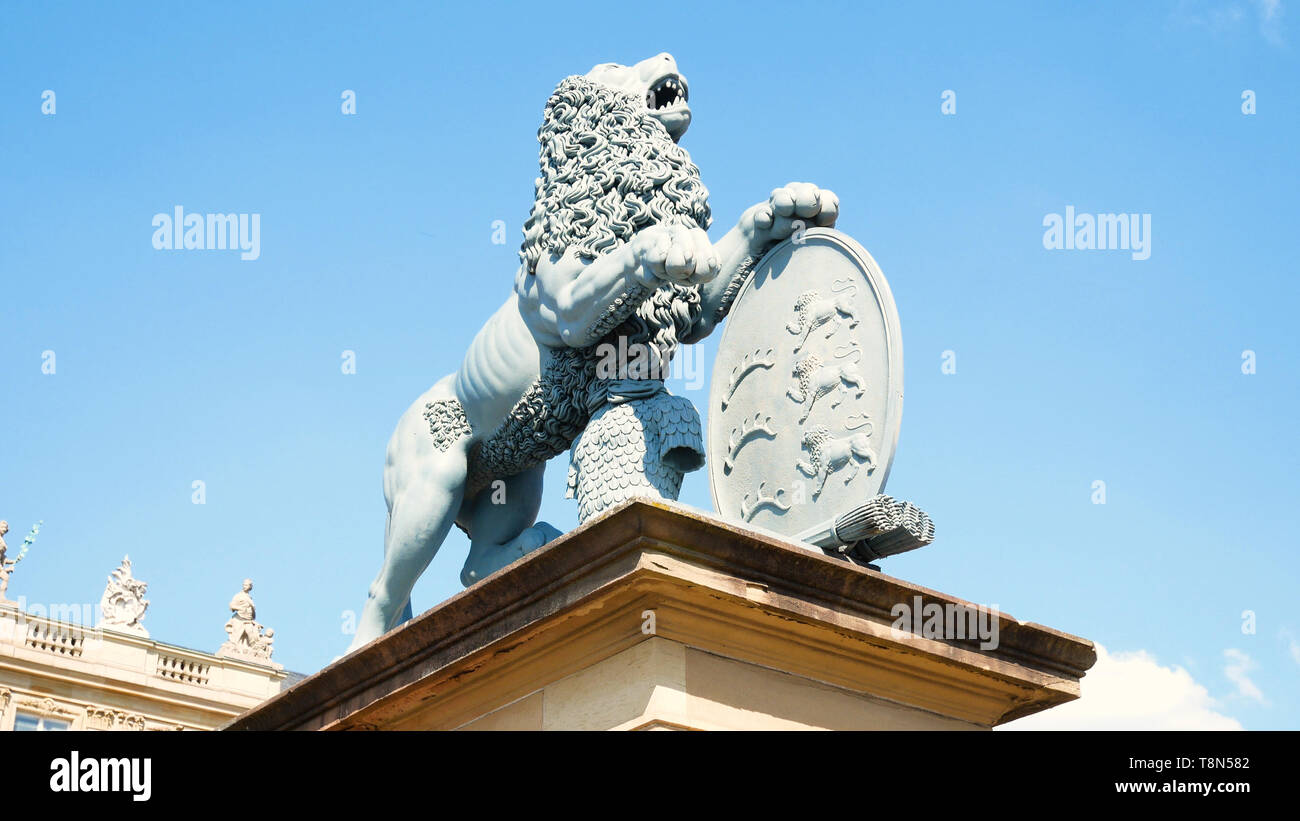 Lion statue, Neues Schloss behind the fountain, domicile of the Ministry of Finance, palace in Schlossplatz square, Stuttgart, capital of the state of Stock Photo