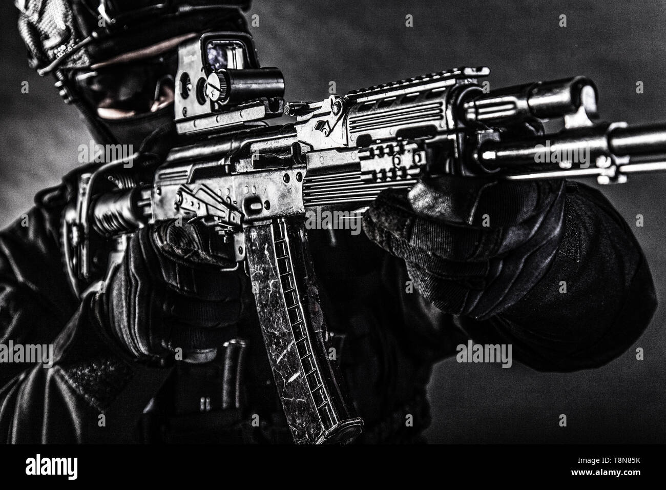 modern assault rifles wallpaper
