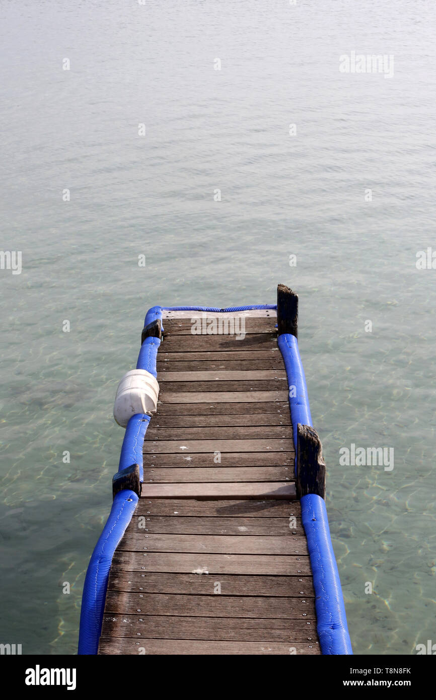 Ponton sur le lac d'Annecy. Stock Photo