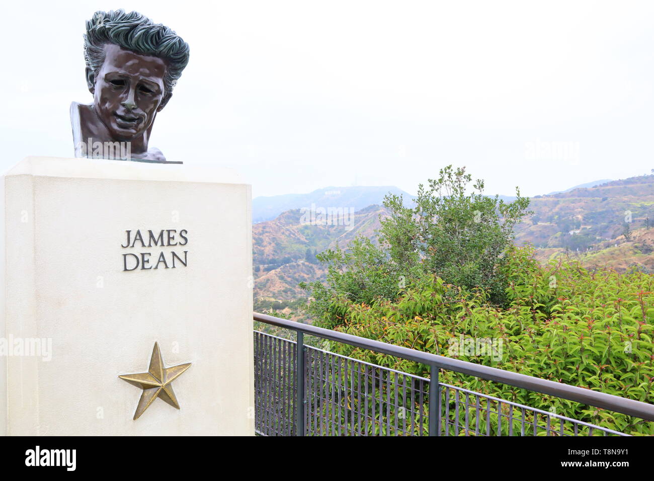 James Dean statue at Griffith Park Observatory Los Angeles, California Stock Photo Alamy