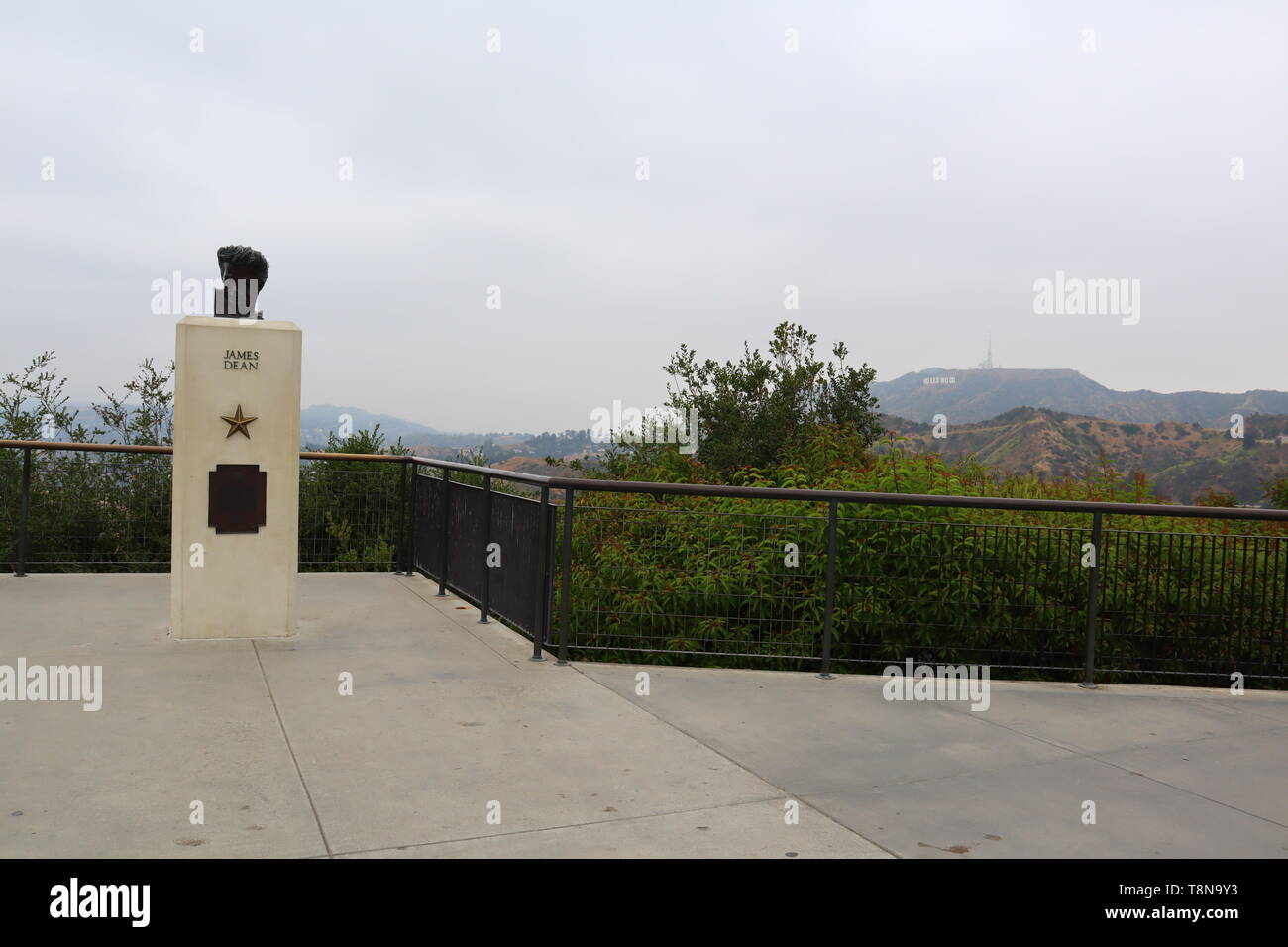 James Dean statue at Griffith Park Observatory Los Angeles, California Stock Photo Alamy