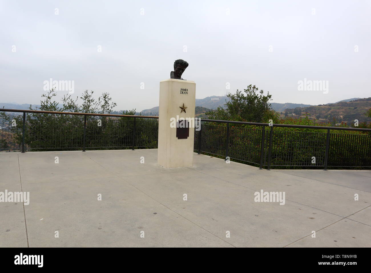 James Dean statue at Griffith Park Observatory Los Angeles, California Stock Photo Alamy