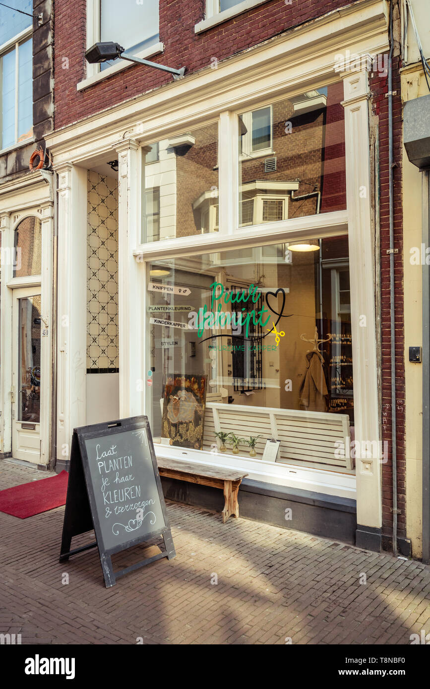 Hair salon exterior hires stock photography and images Alamy