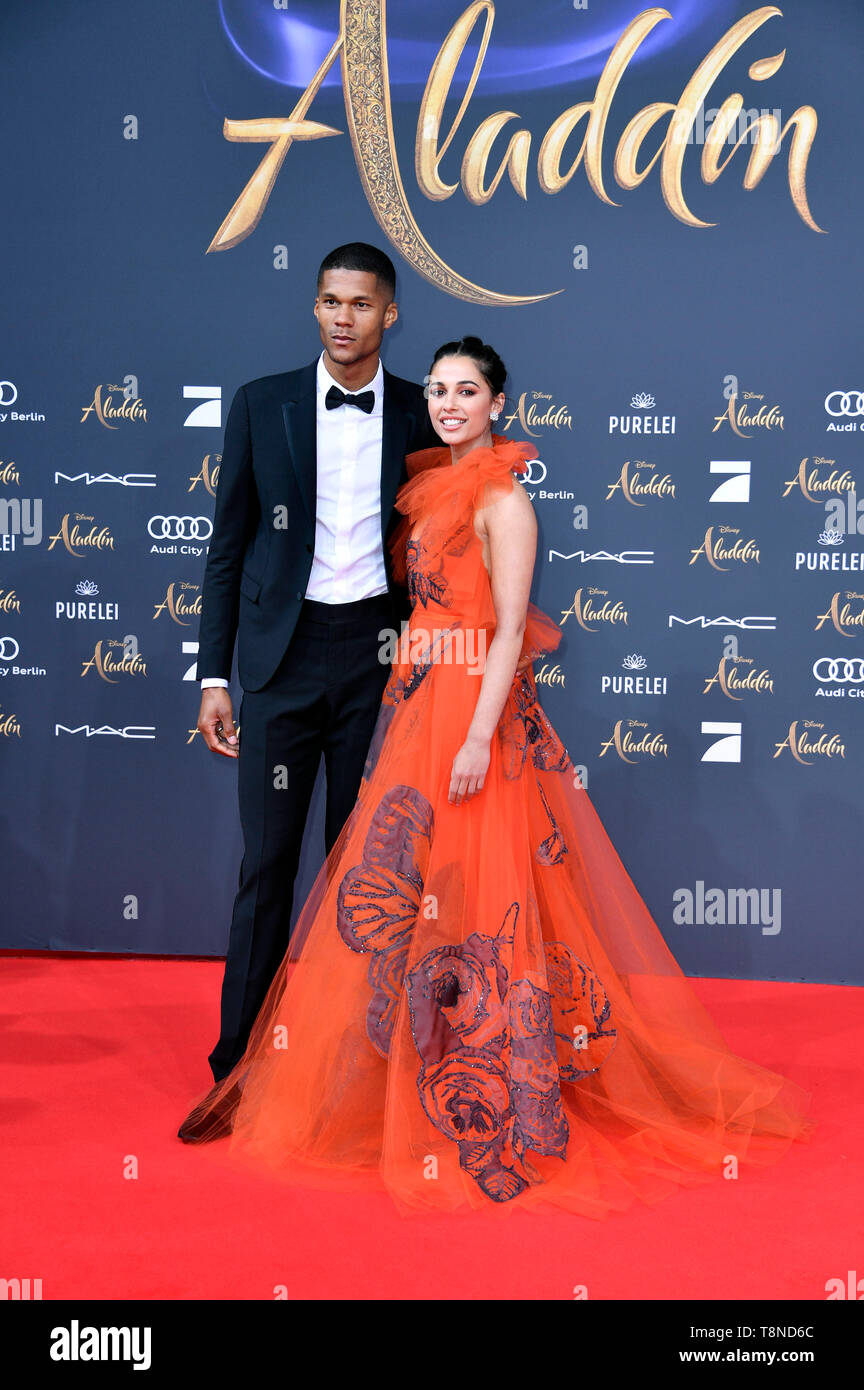 Naomi Scott Brings Soccer Star Husband Jordan Spence To Oscars 2022 -  1breakingnews.com - video Dailymotion