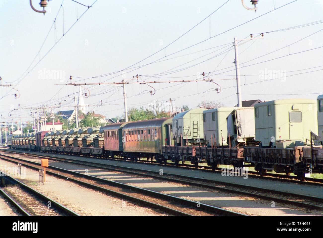 yugoslav-federal-army-tanks-on-a-train-at-dobova-station-on-the-border-between-slovenia-and-croatia-pictured-during-the-break-up-of-yugoslavia-in-1991-picture-by-adam-alexander-T8NG18.jpg