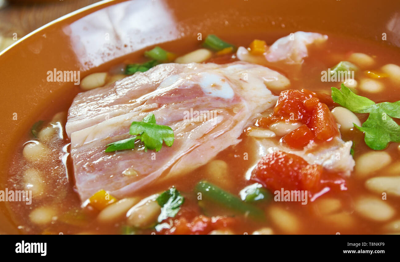 Southern Crock Pot Pinto Beans With Ham Hocks Stock Photo Alamy