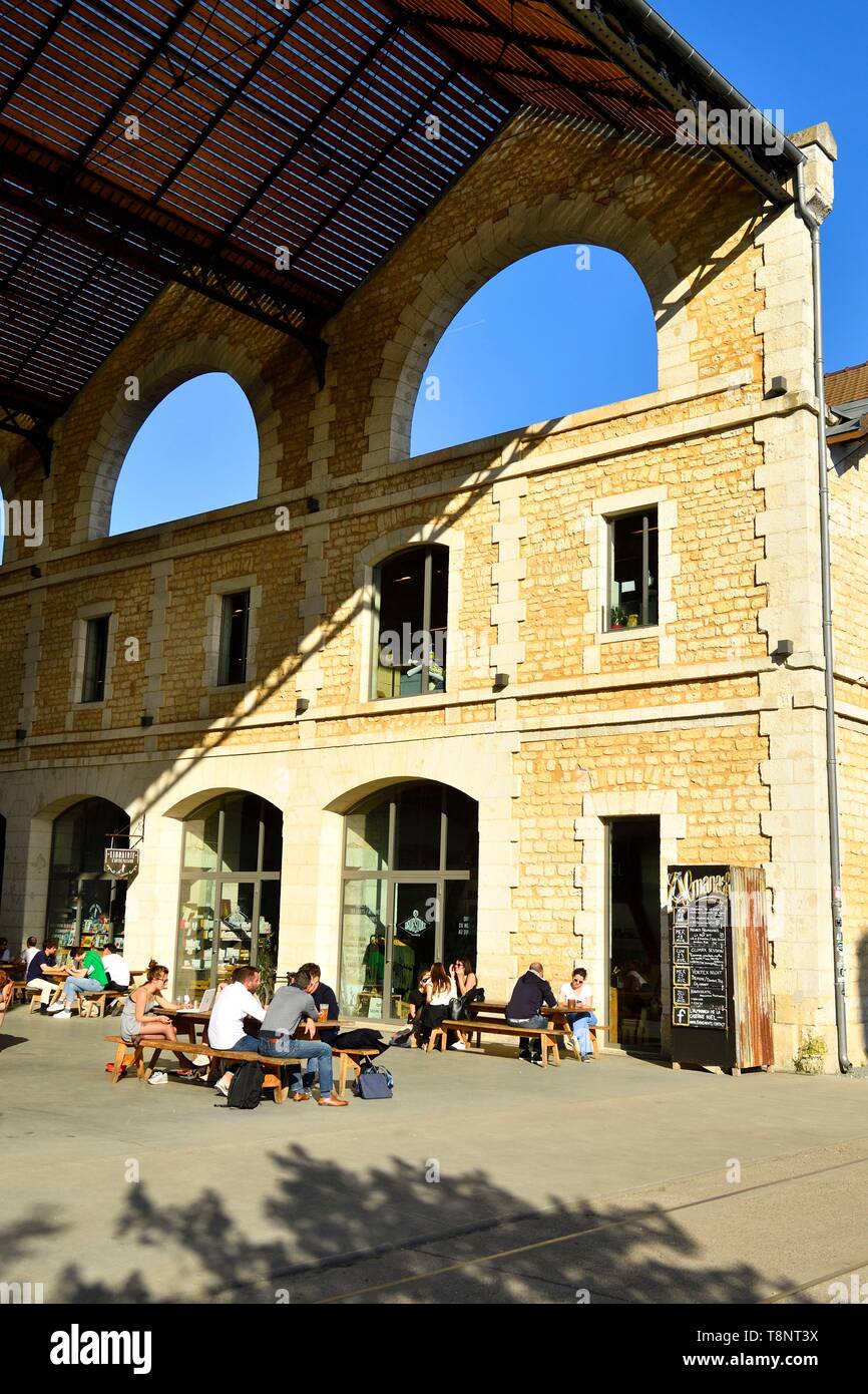France, Gironde, Bordeaux, area listed as World Heritage by UNESCO, Quai des Queyries, DARWIN, 3 hectares of former military wasteland of the Niel bar Stock Photo