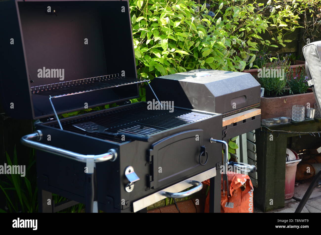 garden barbecue charcoal grill Stock Photo Alamy