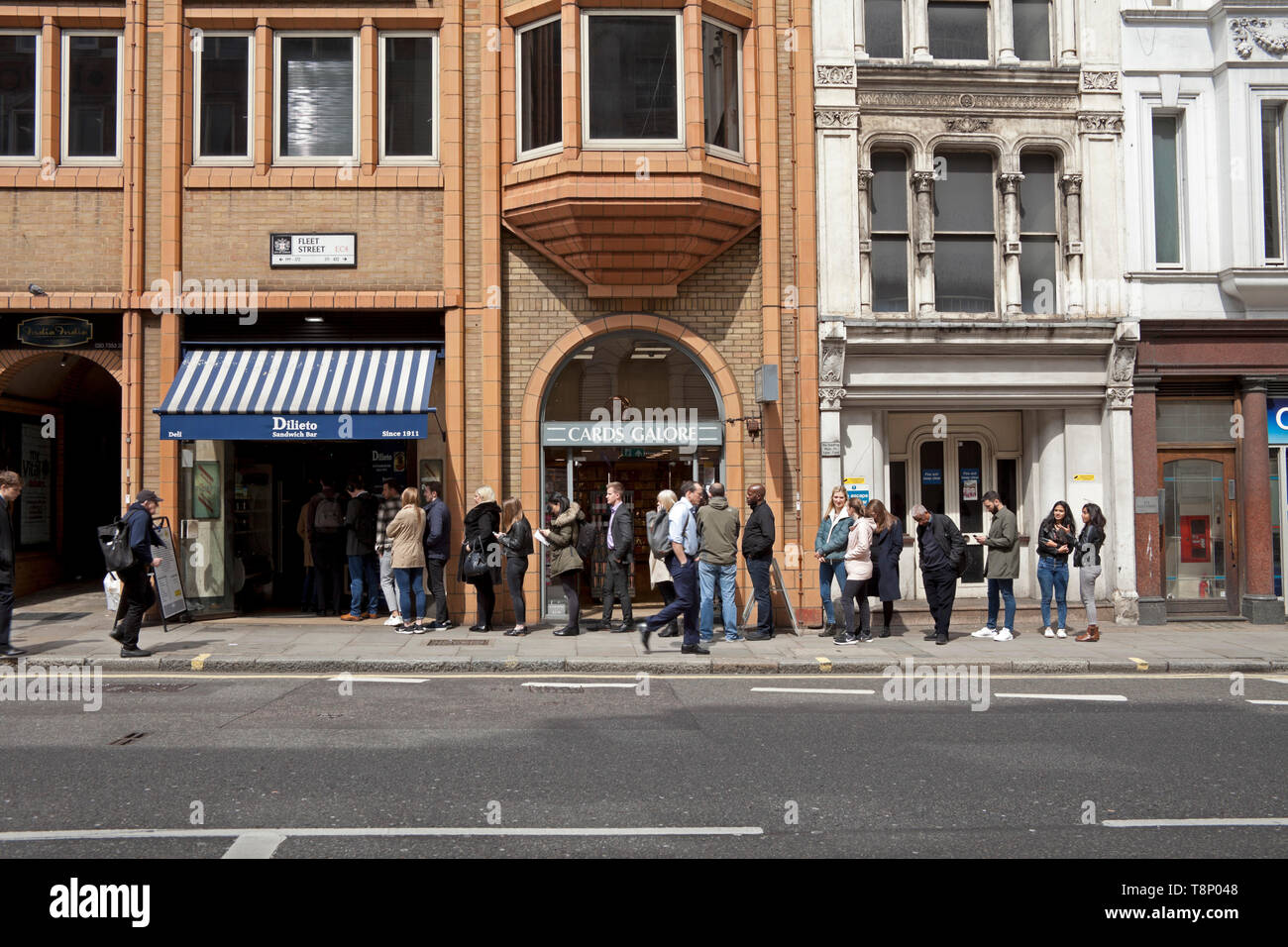 Queuing for Lunch, Dilieto Sandwich Bar, Fleet Street, England, UK, Europe Stock Photo