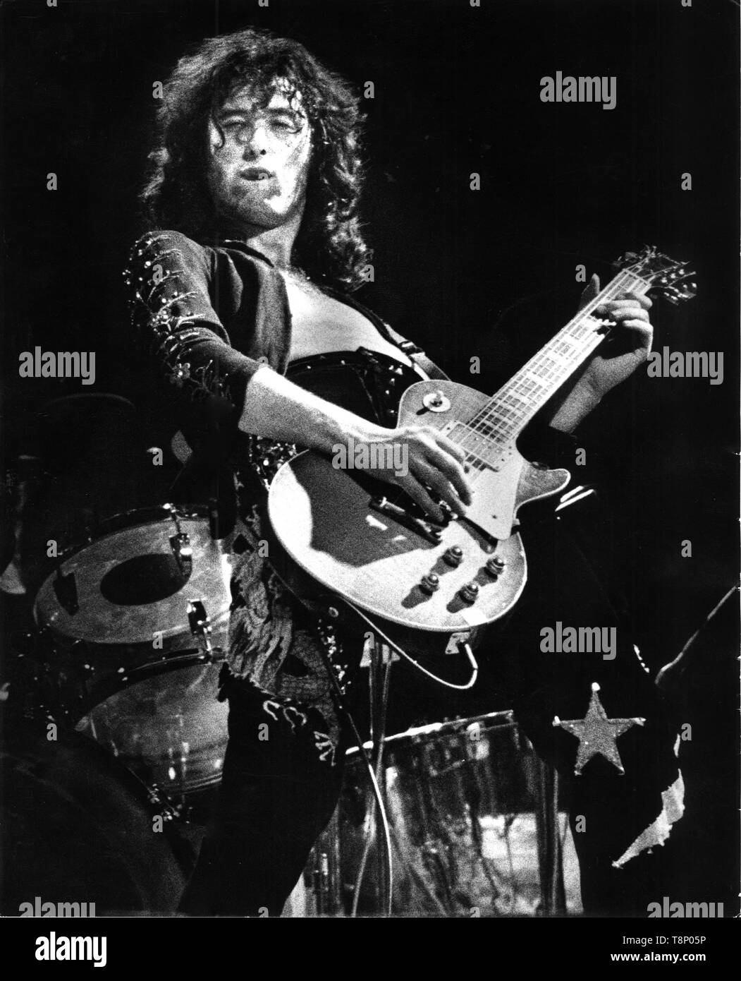 Jimmy page black online and white guitar