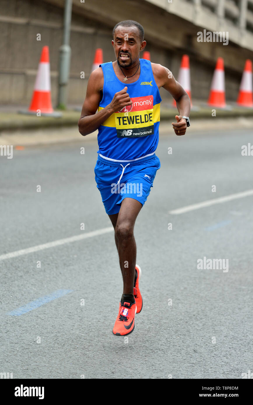 Tsegai TEWELDE, British elite men's competitor, 2019 Virgin Money London Marathon, London, United Kingdom Stock Photo