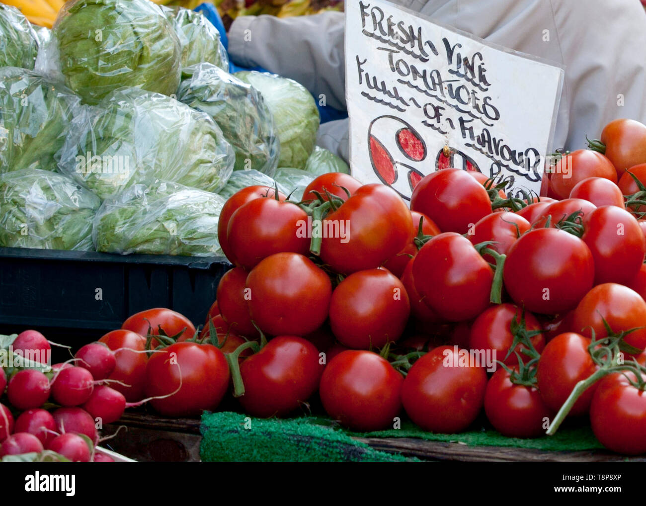 Tomatoes for sale on a market stall in Croydon Stock Photo - Alamy