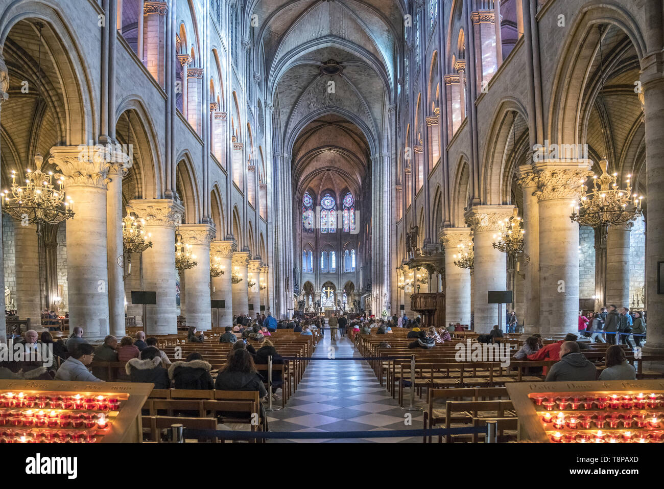 Innenraum der Kathedrale Notre-Dame, Paris, Frankreich | Notre-Dame  cathedral interior, Paris, France | usage worldwide Stock Photo - Alamy