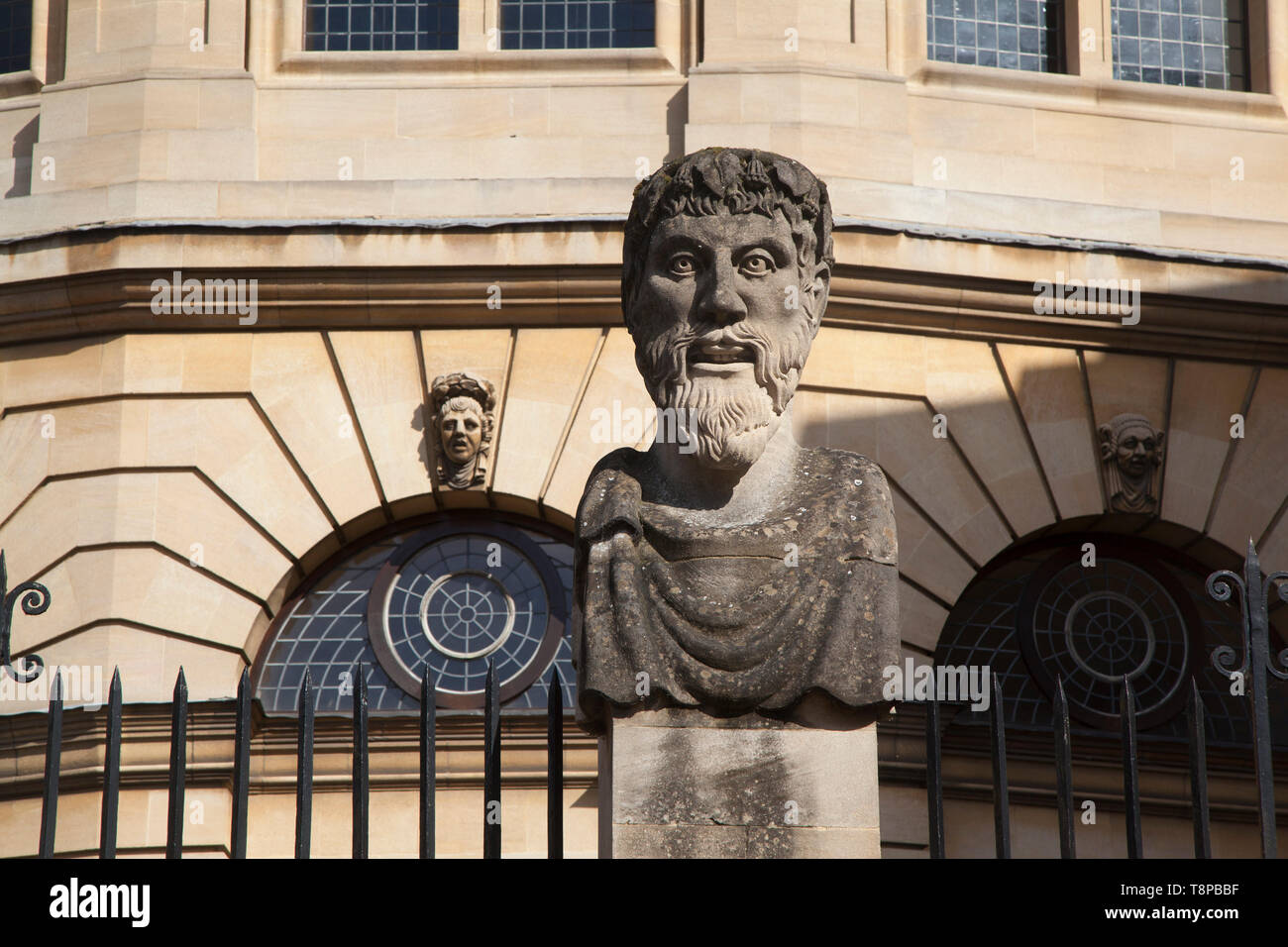 One of the statues surrounding the Sheldonian Theatre in Oxford Stock Photo