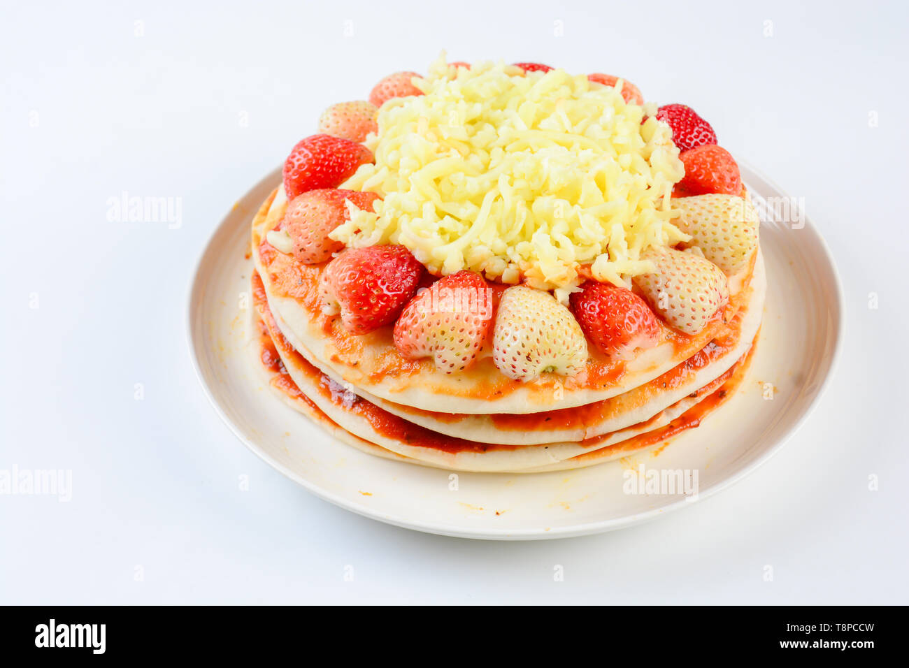 pizza with strawberry and cheeses, sweet pizza, layer cake pizza pn