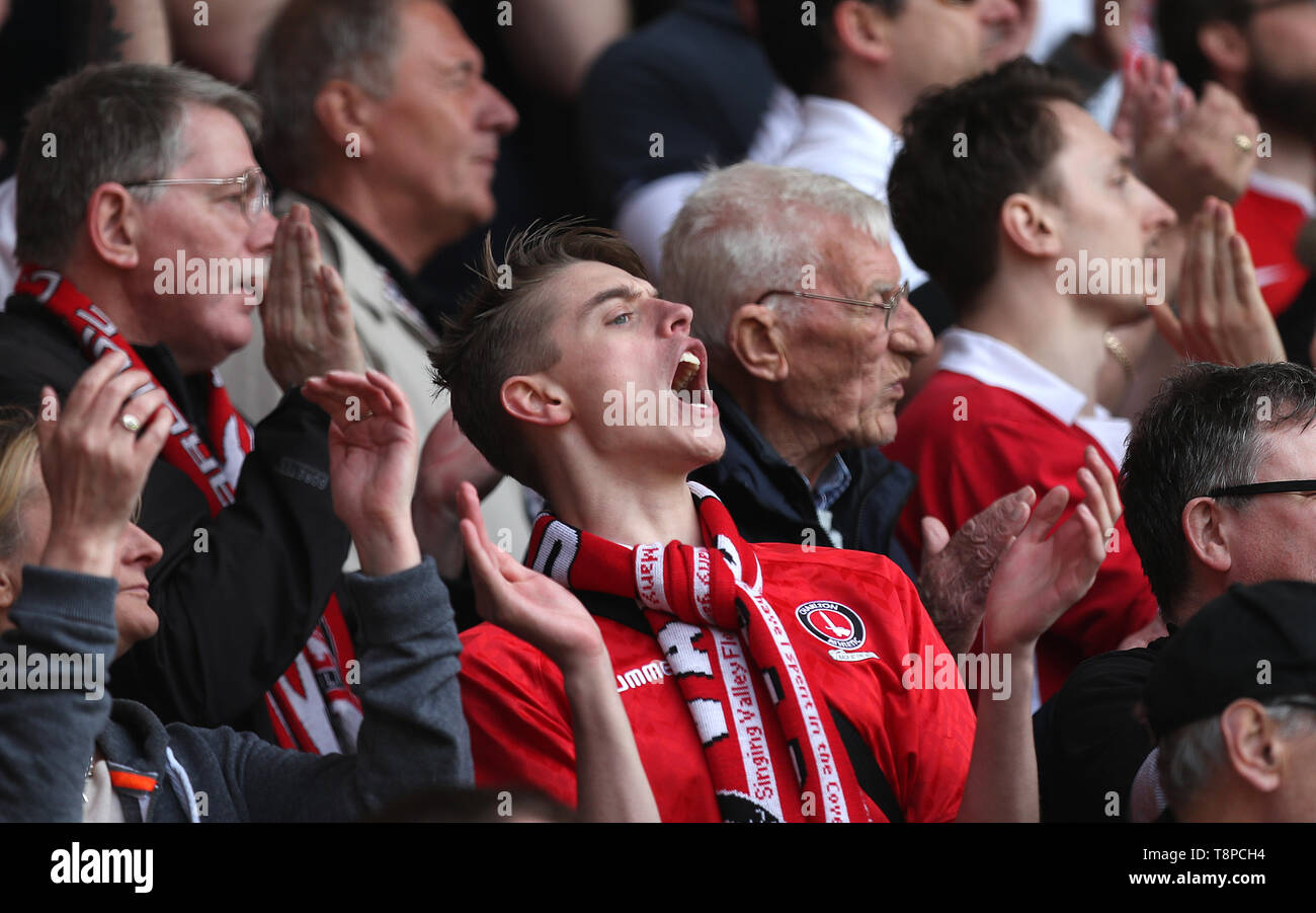 Football fans uk react hi-res stock photography and images - Alamy