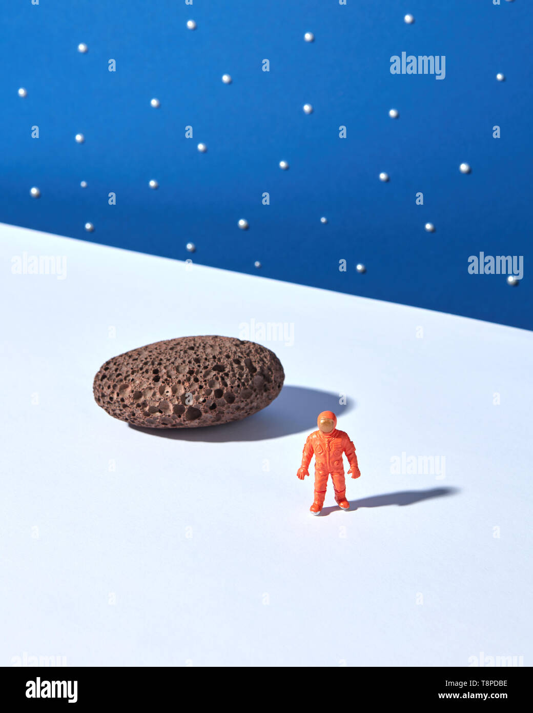 Astronaut figure stone hi-res stock photography and images - Alamy