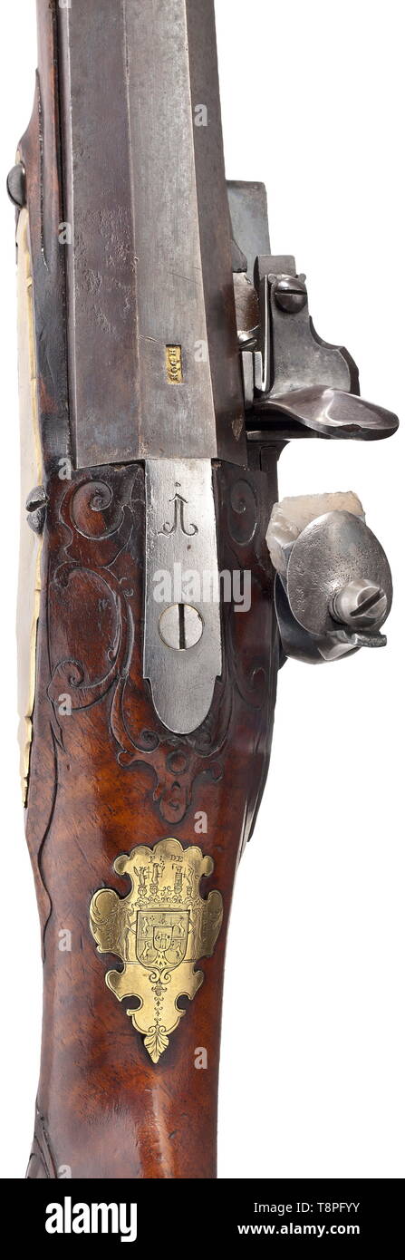 A flintlock blunderbuss, Nicolaus Koch, Vienna, circa 1730 Strong two-stage barrel, octagonal then round after a girdle, with oval muzzle. At the breech a brass-filled mark 'KOCH', the tang numbered '1'. Smooth flintlock with foldout frizzen on the side, signed on the lock plate 'NICOLAUS KOCH IN WIENN'. Beautiful walnut full stock with horn nose and smooth brass furniture, the wooden ramrod with horn tip. The brass escutcheon with finely engraved coat of arms, surrounded by the continuous device 'CONSTANT FI DE SIN CERITATE'. Blunderbuss of unus, Additional-Rights-Clearance-Info-Not-Available Stock Photo