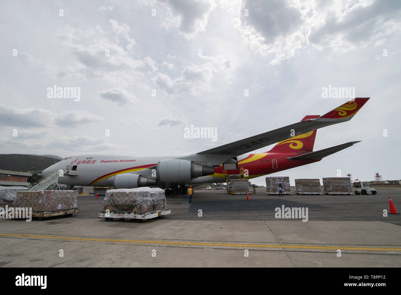 Caracas, Venezuela. 13th May, 2019. The second shipment of medical aid from China arrived at the Simon Bolivar International Airport in Caracas, Venezuela, May 13, 2019. The 71 tonnes of aid mainly consists of medicines and medical supplies. The first batch of medical assistance from China, made up of 65 tonnes of medicines and medical supplies, arrived in Venezuela in March. Credit: Marcos Salgado/Xinhua/Alamy Live News Stock Photo