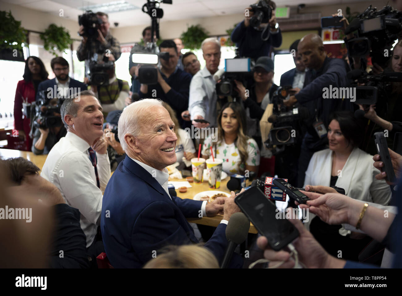 Los Angeles, CA, USA. 8th May, 2019. Former Vice President and Democratic presidential candidate Joe Biden seen . speaking to the media at a taco restaurant in Los Angeles, California. Credit: Ronen Tivony/SOPA Images/ZUMA Wire/Alamy Live News Stock Photo