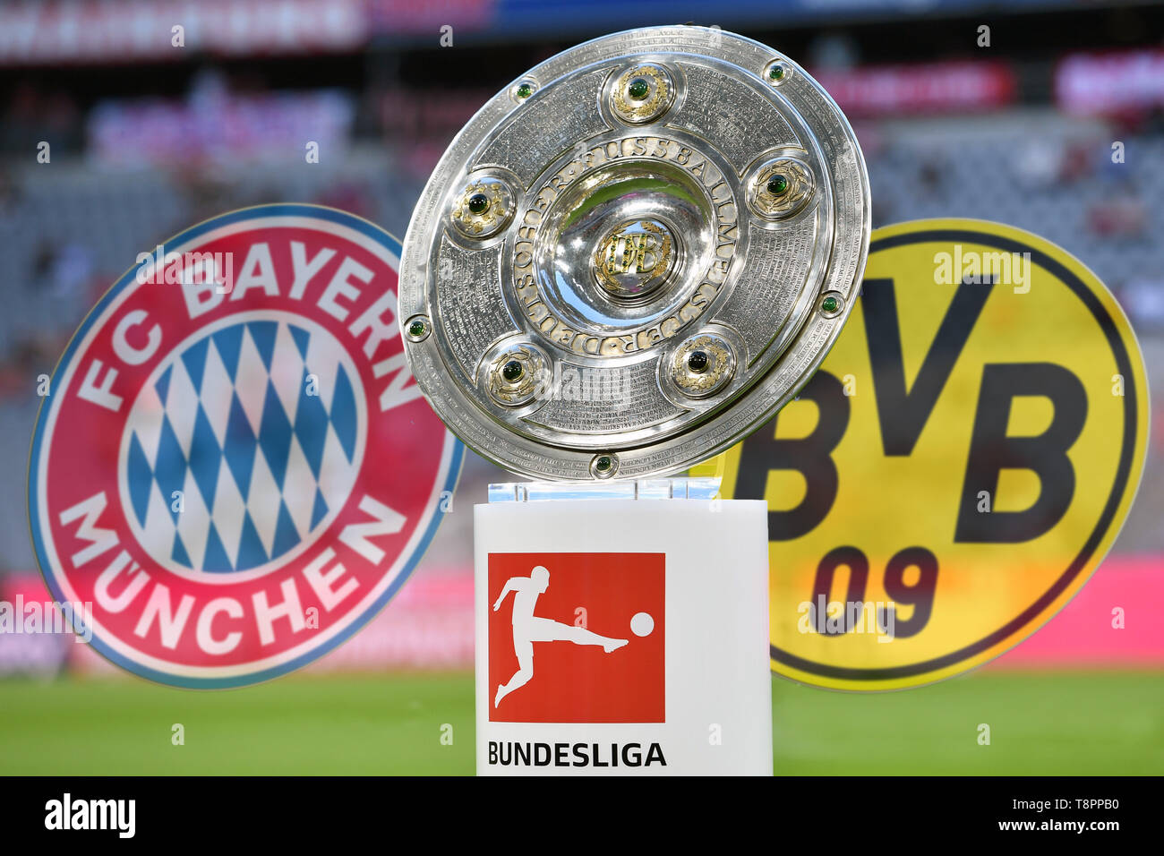 PHOTOMONTAGE: Preview of the Bundesliga final. Bayern Munich or Borussia Dortmund. Archive photo; Border motif, Feature, Shell, Champions Cup, Trophy, Cup, Object shot. Football 1. Bundesliga, Saion 2018/19. | usage worldwide Stock Photo