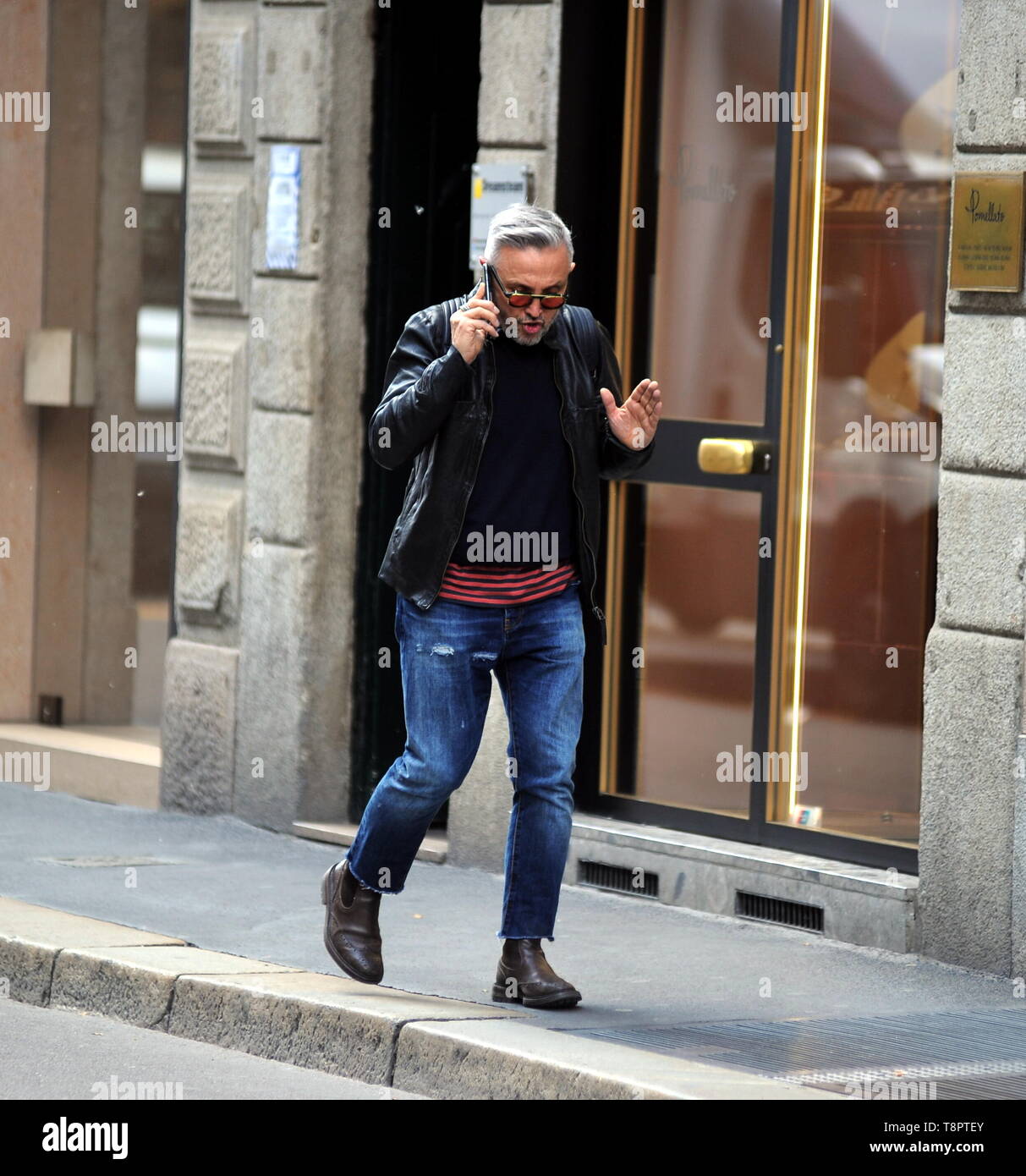 Milan, Bruno Barbieri in the center Chef BRUNO BARBIERI caught walking  downtown. Here he is engaged in several telephone conversations, often  interrupted by requests for souvenir photos, which he graciously grants  Stock