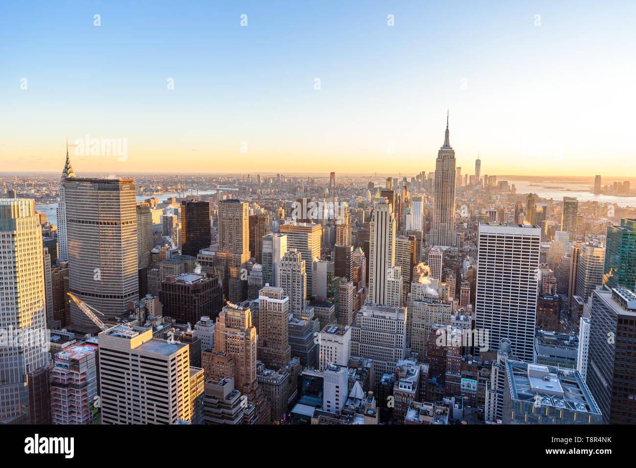 Panorama view of Midtown Manhattan skyline with the Empire State ...